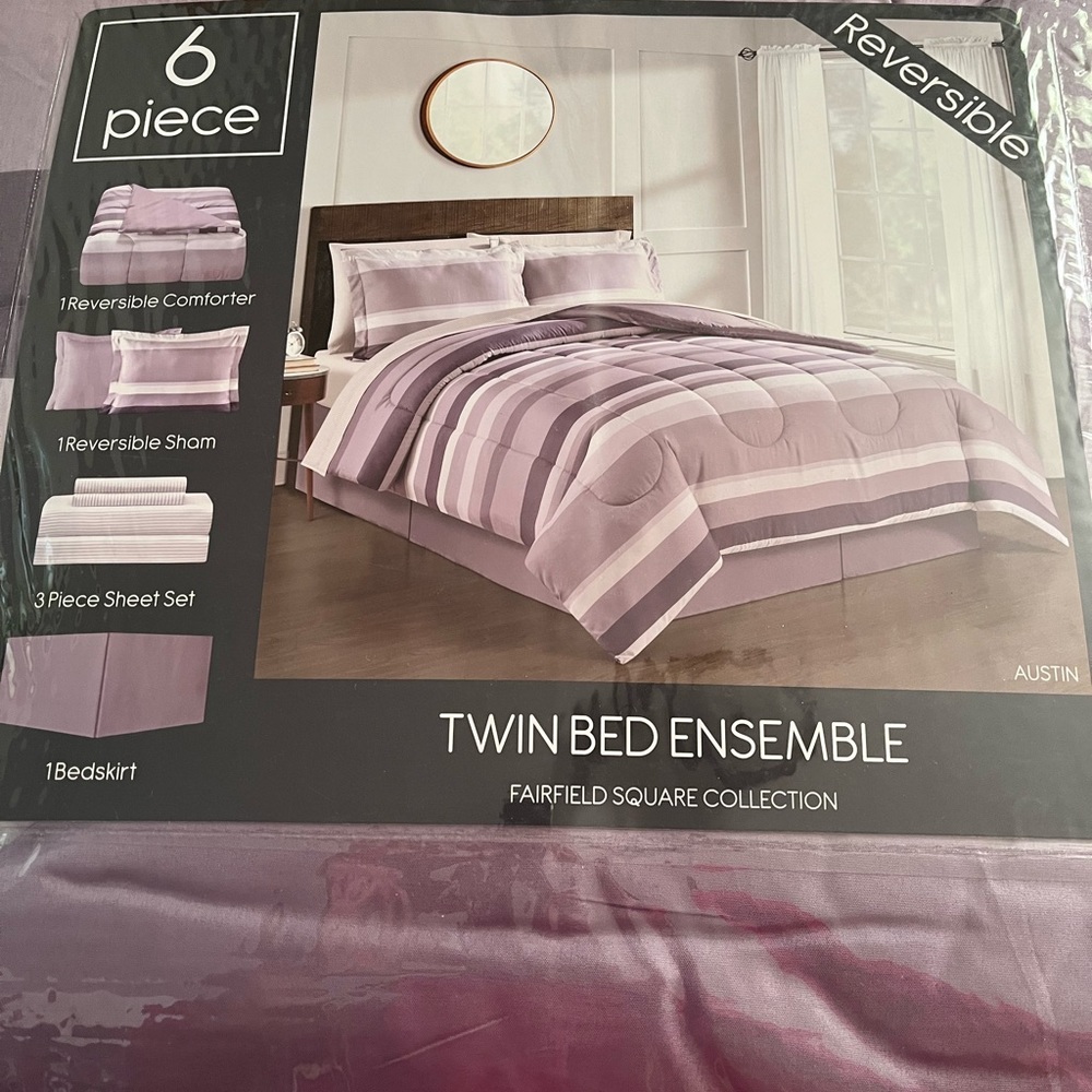 FairField Square Collection Twin 6 pc Lavender Comforter Set.